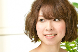 太い髪や、くせっ毛でも艶々できれいなアッシュに!!話題のイルミナカラー とは?