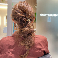 暑い日差しの下でも涼しくオシャレに♡ ロングヘア ” 大人可愛い ” まとめ髪簡単セルフアレンジ!
